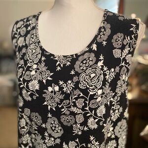 🎉SALE🎉
Liz Claiborne Floral Black and White Long Tank Top